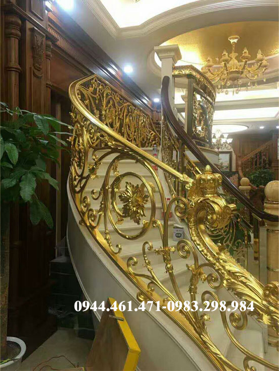 Cầu thang dát vàng